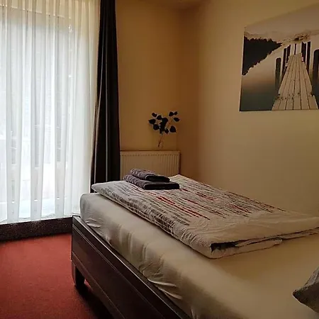 Zwei Linden מלון 3*