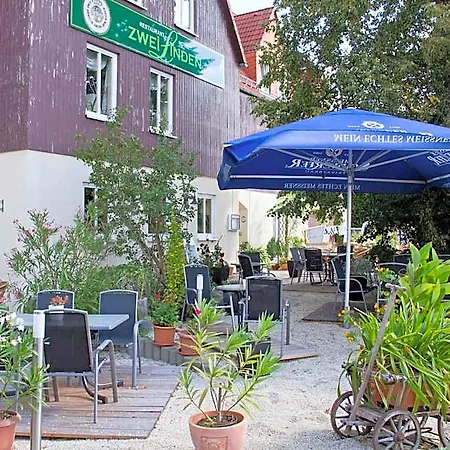 Zwei Linden